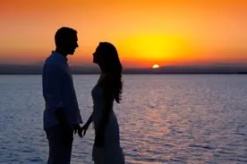 命中注定的爱情，其实只是人们的一厢情愿图片