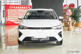很好养很省钱的快充家用车，车价便宜还是长续航，带你看荣威Ei5图片