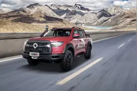 越野皮卡来一炮！长城炮：原厂绞盘涉水喉，三把锁，坦克掉头图片