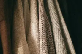 “花一万块买羊绒衫后，我拿着剃毛器怀疑人生”图片