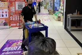 58岁高学历大叔应聘超市保洁员，38天打工的苦辣酸甜图片