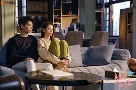 丁禹兮最新造型来袭，银边眼镜好帅，网友：斯文败类既视感图片