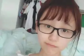 网红一栗莎子素颜罕见曝光！鼻塌眼小似跌落凡间，网友直呼认不出图片