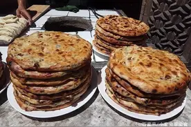 新疆美食肉馕，这种馕吃起来满嘴油香久久不散，吃了你会爱上的图片