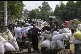 九十年代的农民负担有多重，看完这些作为过来人都有什么感触？图片