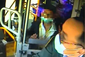 奶奶下车忘了孙子 9岁男孩求助车长图片