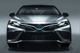 外观霸道，智慧出行，经济省油，全新凯美瑞牢牢抓住了年轻人的心图片