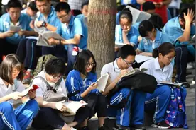 女儿考了665分，母亲却跳河，看到遗书，女儿伤心不已图片