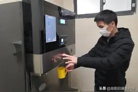 5天上岗，还住上了夫妻房！湘阴这对贫困夫妻在新金宝就业很快乐图片