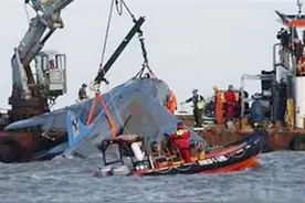 披露：2001年被王伟迫降的美军EP-3侦察机拆解全过程图片