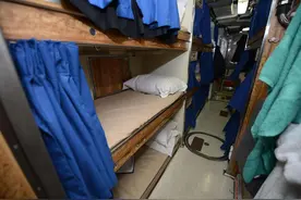 1艘航母上就有5000人，都住在哪里？图片