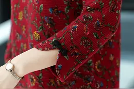 国庆节送妈妈这款“花姑娘”洋气内搭毛衣，出门逛街属你最美图片