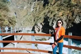 失恋后，漂亮阿姨和我结伴旅游图片