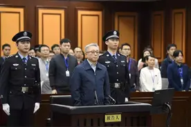 信用卡逾期息费“利滚利，难还清”，霸王条款“横行霸道”图片