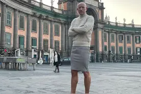 男人美起来没女的什么事，61岁硬汉玩转各种小裙子，亮眼又好看图片