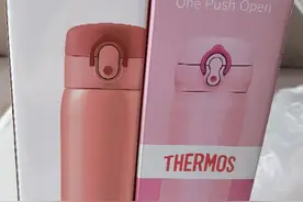 进口膳魔师保温杯与国产对比图片