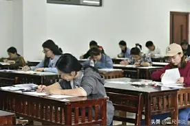 事业单位和公务员招聘考试中，一个考生霸占两个岗位，问题很严重图片