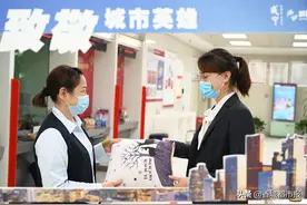 绿地咸宁城际空间站携手本报向抗疫工作者致敬！10000份礼物礼赞“城市英雄”图片