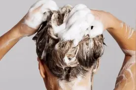 头发干枯毛躁？那是你的洗头方法不对，这样洗头，头发柔顺有光泽