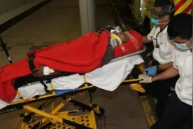 《扫毒3》拍摄突发意外，动作指导遭七人道具车压伤，现场照曝光图片