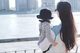 明星子女如何过六一：唐嫣罕见晒女儿小小糖，谢楠携儿子探班吴京图片