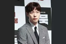 请回答1988正焕资源太好！与影后全度妍拍剧，网友：狗焕值得图片
