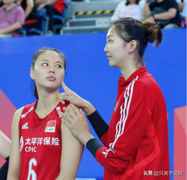 女排合影暴露真实身高，袁心玥最少2米03，杨昊：龚翔宇超过1米9