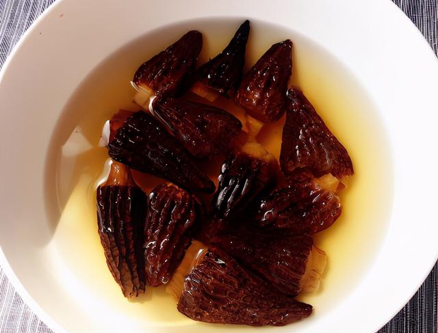 香菇花胶炖汤热量高不 2026年香菇花胶煲鸡汤的功效