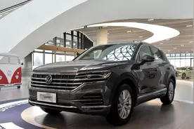 落地50万，2.0T+空气悬挂，空间不输陆巡，大众途锐接地气图片