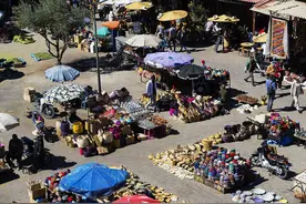 生在中国何其有幸，新疆喀什与阿富汗一山之隔，两边景象截然不同图片