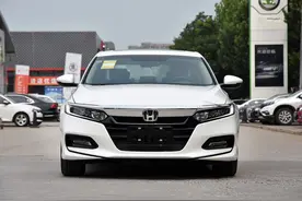 试驾十代雅阁：踩多少有多少动力，不愧是中型车的标杆图片