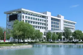 安徽一所改名很成功的高校，占地925亩，从专科升级为本科图片