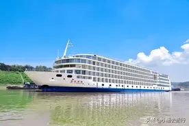 长江游轮“巨无霸”对比，世纪荣耀和美维凯悦号游轮的区别图片