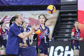 最近30年，排进前三名的中国女排主教练都是谁？图片
