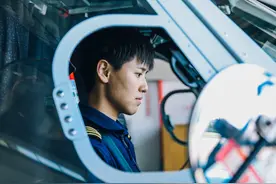 中国最帅女机长：34岁不婚，艳压辛芷蕾，撒贝宁自愧不如图片