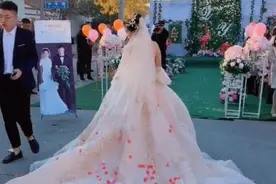 抖音“农村新娘”火了， 穿“无痕液体婚纱”太撩人图片
