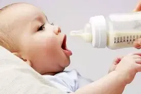 “假洋奶粉”流入市场，央视多次曝光，却有许多家长仍给娃喝图片