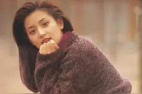 李英爱晒9岁龙凤胎，哥哥身形强壮神似爸爸，妹妹长相清秀像妈妈图片