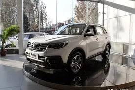 15万以下的合资SUV，2.0+6AT更靠谱，实拍起亚智跑图片