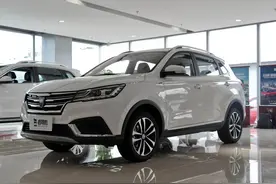 一公里油耗4毛钱以内，带全景天窗的10万内SUV，荣威RX3图片