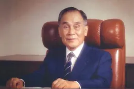 中国首富庄世平，2千亿资产全捐给国家，儿子靠开巴士维持生计图片