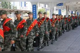 孩子当兵后，若家中有紧急事情，父母可以选择4种方式联系图片