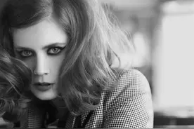 艾米：本是一个懵懂女孩，被社会毒打后，蜕变成高情商好莱坞女星图片