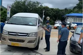 网约车无证营运，查扣！图片