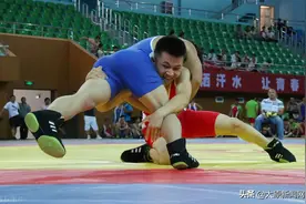 优势项目！山西摔跤队“发力”一天“抢”下3枚奖牌图片
