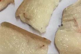 又黑又红呈线状物！达城一市民买的猪肉疑似有寄生虫？图片