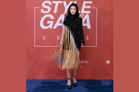 37岁范冰冰近照浮肿，高定礼服却穿出廉价感，手上大钻戒抢镜图片