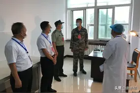 平凉军分区司令员韩鹏检查指导崇信县征兵体检工作图片