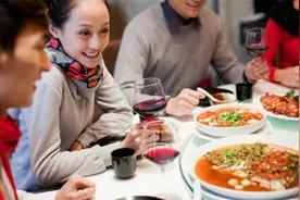 饭局上，情商高的人往往喜欢说这3句话，难怪可以得到领导赏识图片