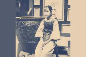 1953年，海军司令带妻子回老家，发现童养媳等了自己一辈子图片